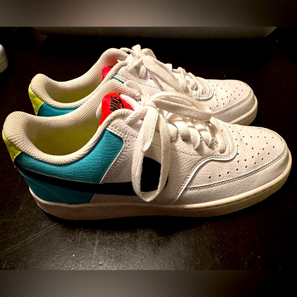 NIKE WOMENS SHOES